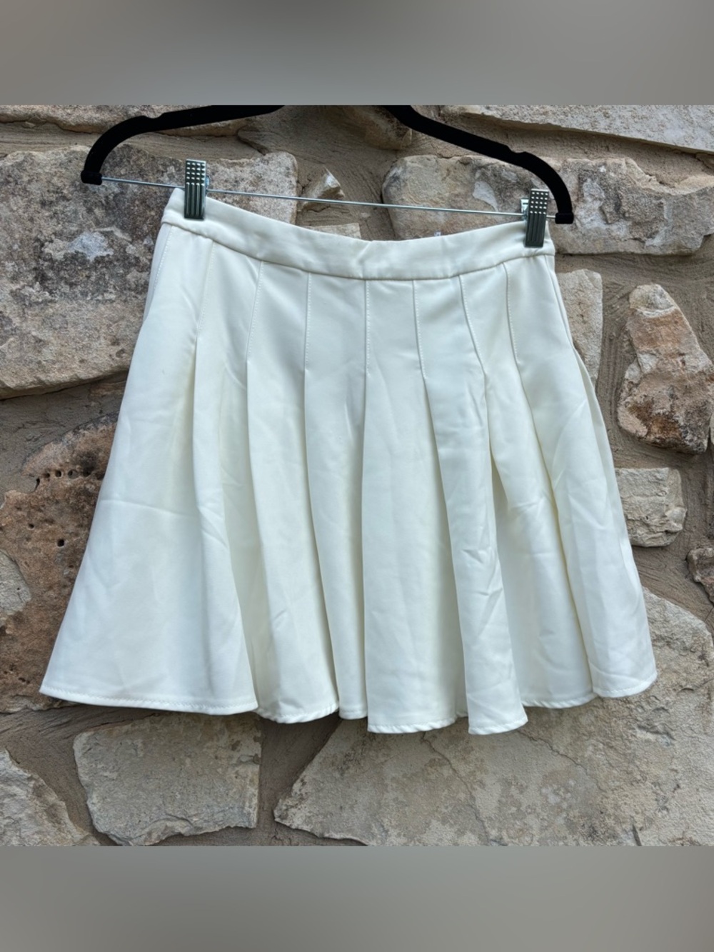 Princess polly white tennis
Skirt size us 4 NWT